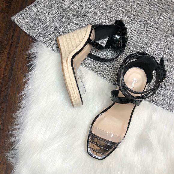 Clear and back wedges! Beautiful and comfortable for long wear. - Picture 5 of 7